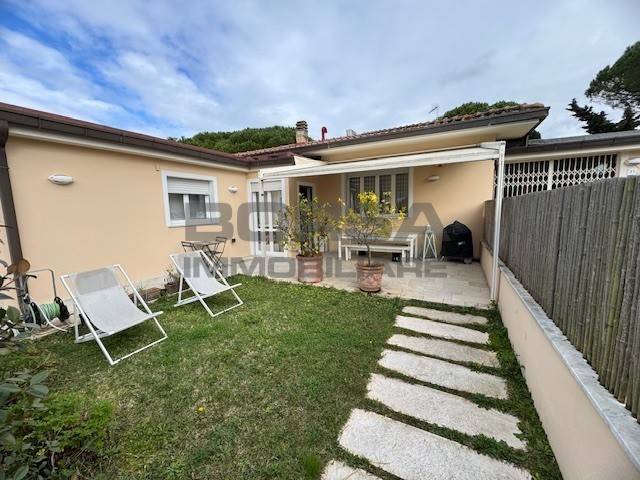 casa indipendente in vendita a Livorno in zona Montenero