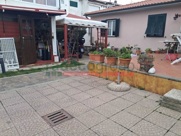 casa indipendente in vendita a Livorno in zona Ardenza