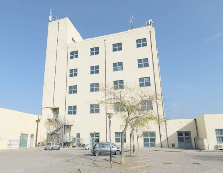 locale commerciale in vendita a Livorno in zona Ardenza