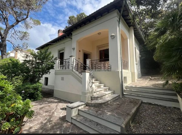 casa indipendente in vendita a Livorno in zona Quercianella