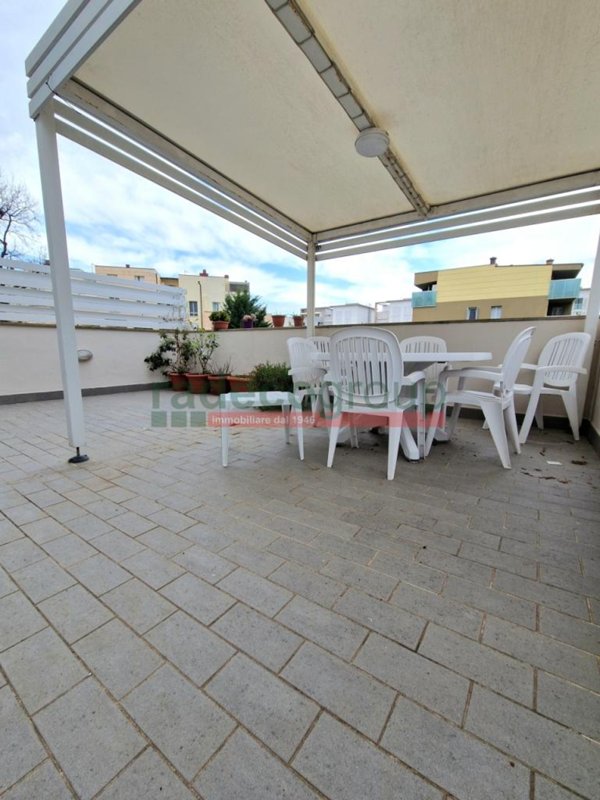 casa indipendente in vendita a Livorno in zona Limoncino