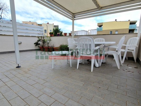 casa indipendente in vendita a Livorno in zona Limoncino