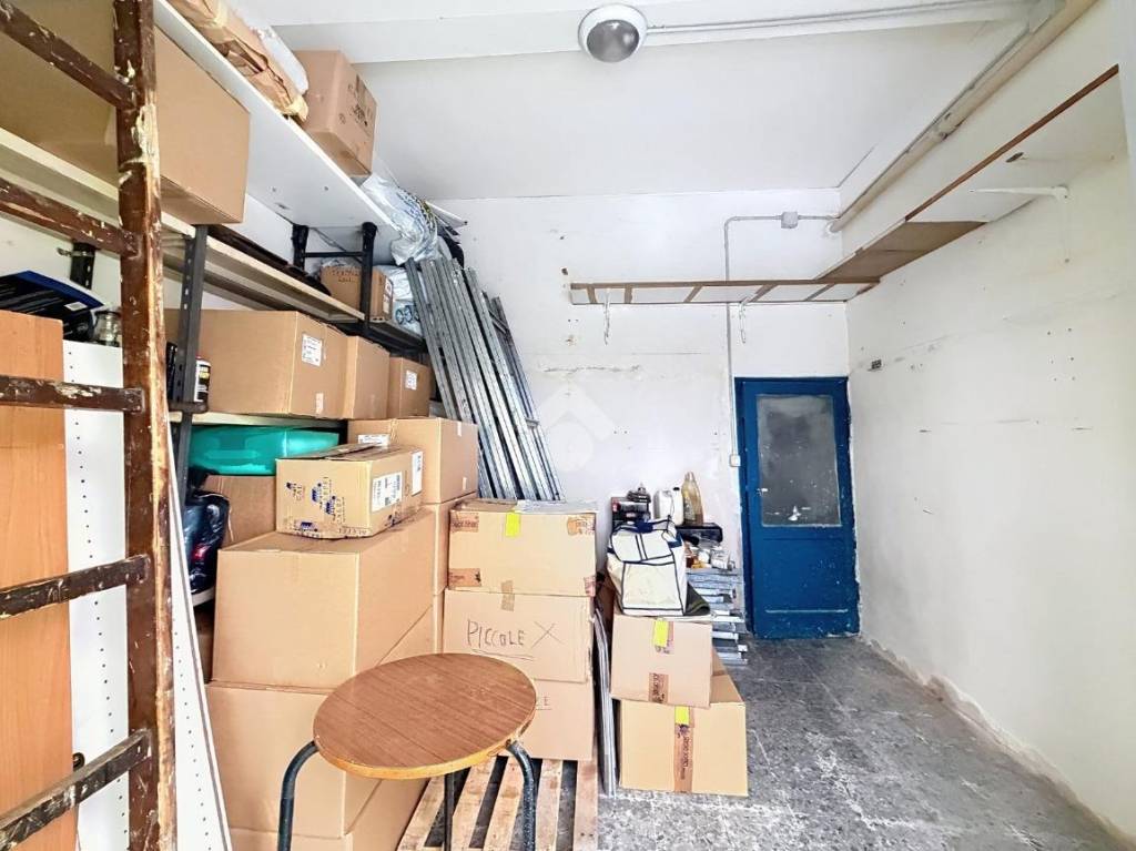 negozio in vendita a Livorno in zona Centro Città