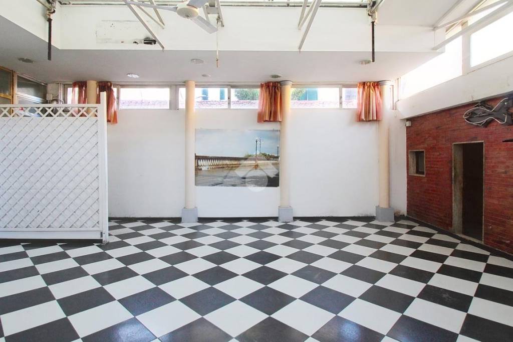 negozio in vendita a Livorno