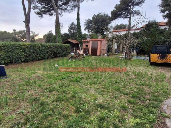 casa indipendente in vendita a Livorno in zona Montenero