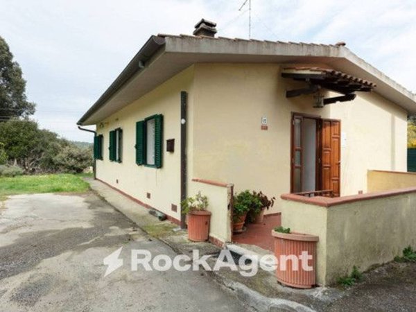 casale in vendita a Livorno in zona Quercianella