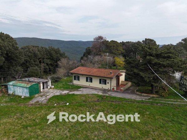 casa indipendente in vendita a Livorno in zona Montenero
