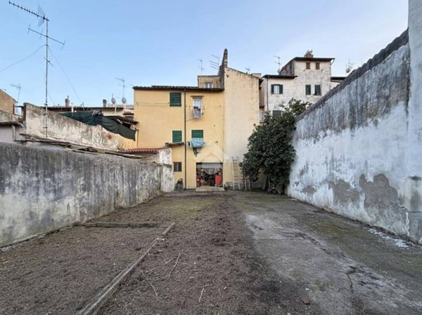 locale commerciale in vendita a Livorno