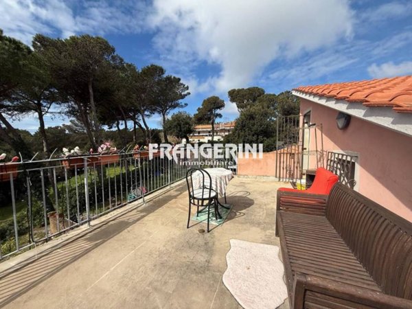 casa indipendente in vendita a Livorno in zona Montenero