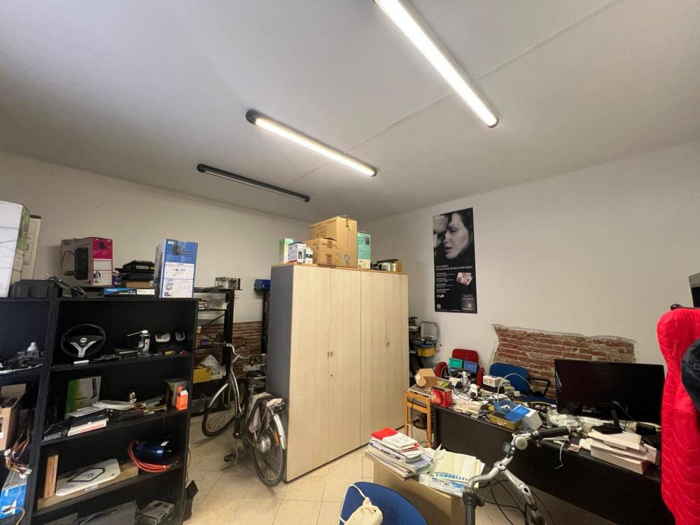 negozio in vendita a Livorno in zona Lungomare