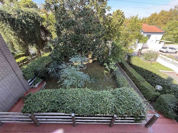 casa indipendente in vendita a Livorno in zona Limoncino