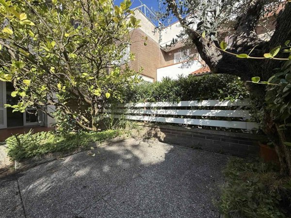 casa indipendente in vendita a Livorno in zona Montenero