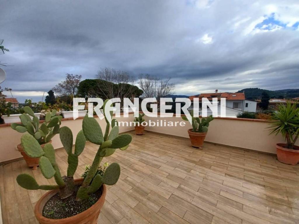 casa indipendente in vendita a Livorno in zona Montenero