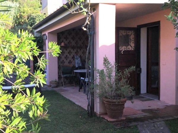 casa indipendente in vendita a Livorno in zona Montenero