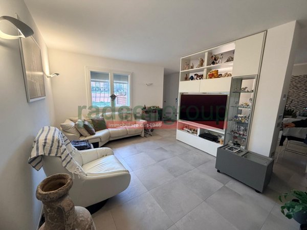 casa indipendente in vendita a Livorno in zona Stillo