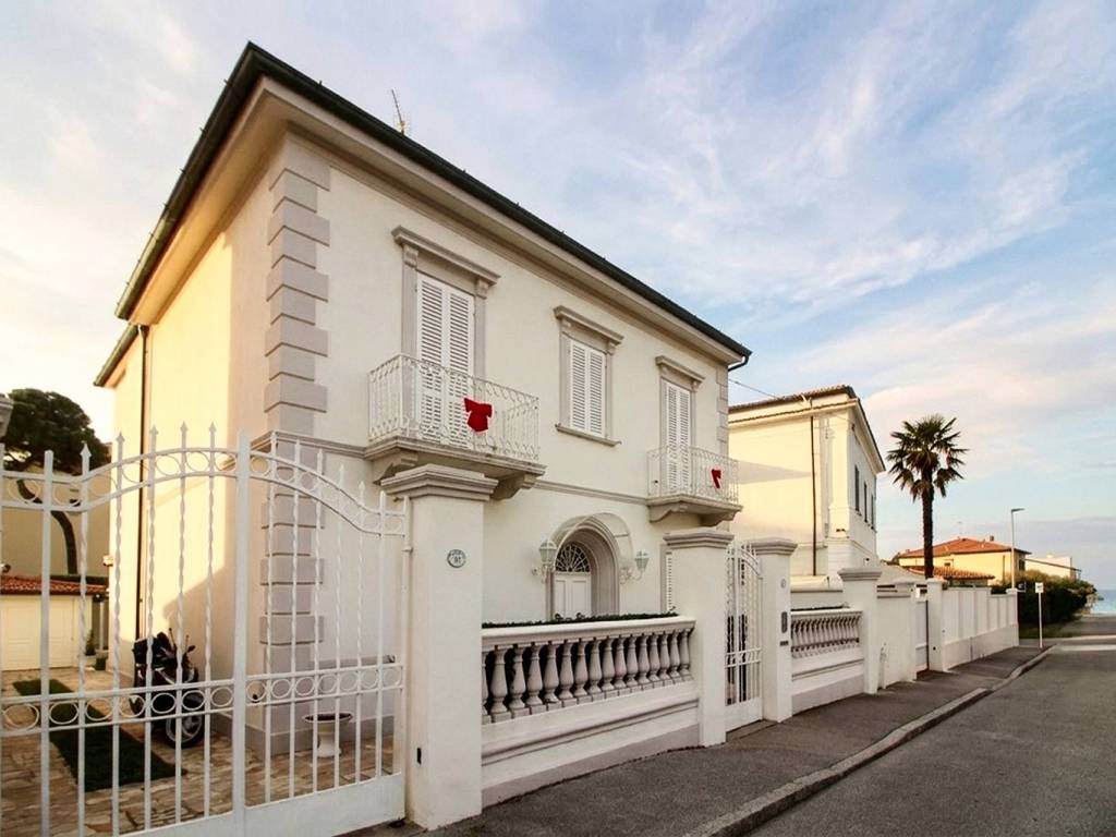 casa indipendente in vendita a Livorno in zona Montenero