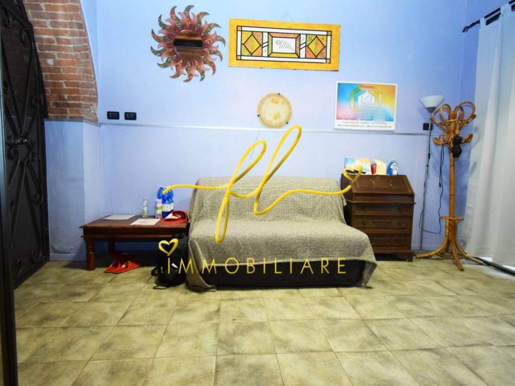 locale commerciale in vendita a Livorno