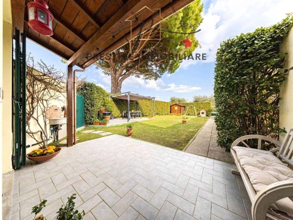 casa indipendente in vendita a Livorno in zona Stillo