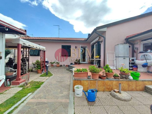casa indipendente in vendita a Livorno in zona Montenero