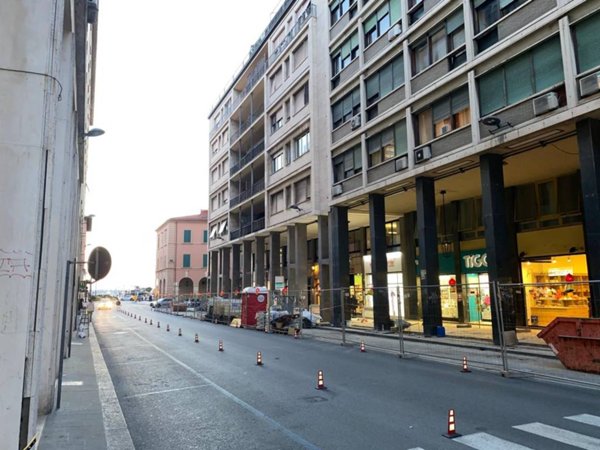negozio in vendita a Livorno in zona Centro Città