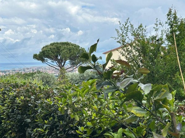 appartamento in vendita a Livorno in zona Montenero