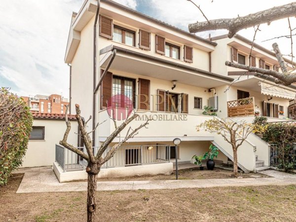casa indipendente in vendita a Livorno in zona Crocino