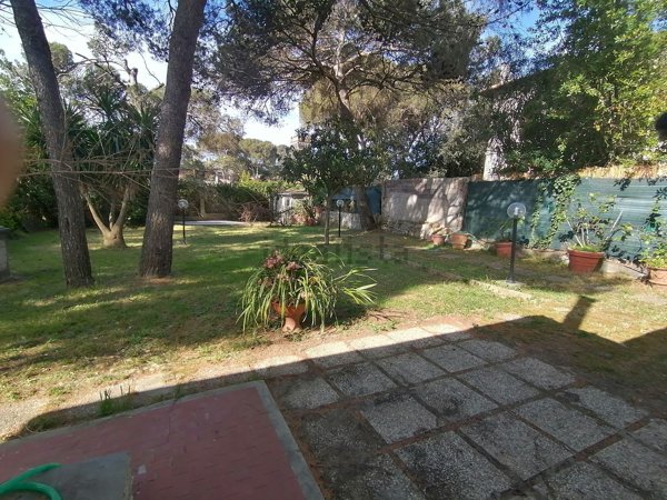 casa indipendente in vendita a Livorno in zona Quercianella