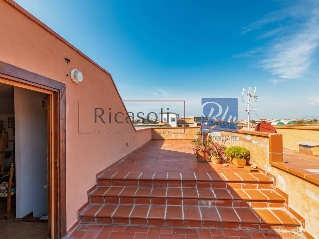 appartamento in vendita a Livorno in zona Montenero