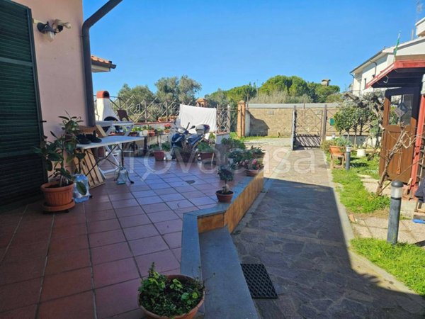 casa indipendente in vendita a Livorno in zona Montenero