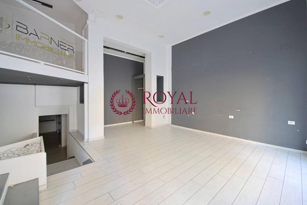 locale commerciale in vendita a Livorno