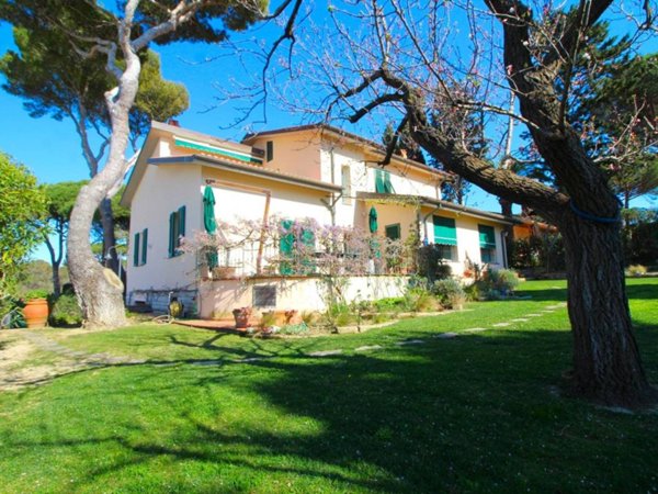 casa indipendente in vendita a Livorno in zona Montenero