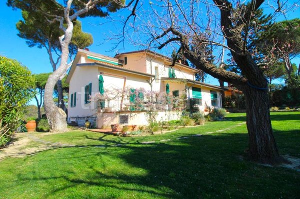 casa indipendente in vendita a Livorno in zona Montenero