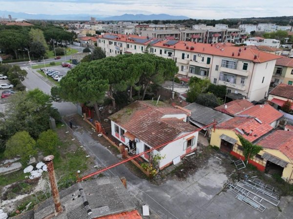casa indipendente in vendita a Livorno in zona Limoncino