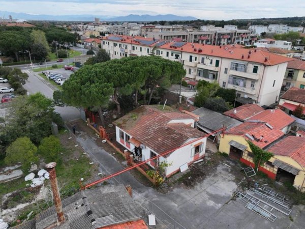 casa indipendente in vendita a Livorno in zona Le Basse