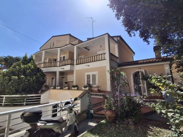casa indipendente in vendita a Livorno in zona Lungomare