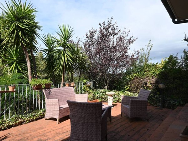 casa indipendente in vendita a Livorno in zona Montenero