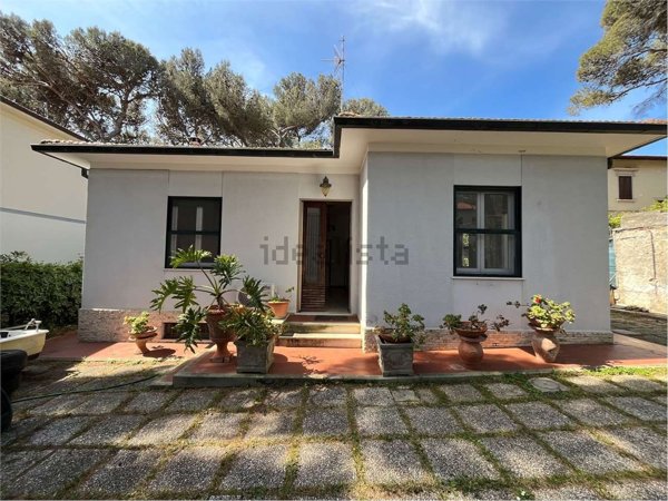 casa indipendente in vendita a Livorno in zona Quercianella