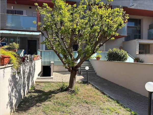 appartamento in vendita a Livorno in zona Limoncino
