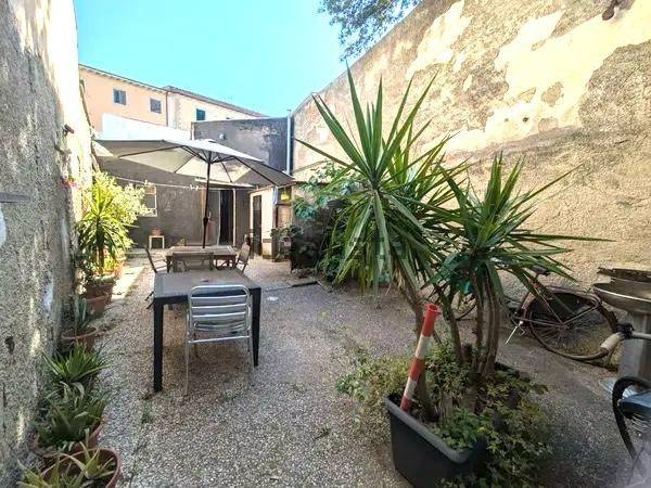 locale commerciale in vendita a Livorno