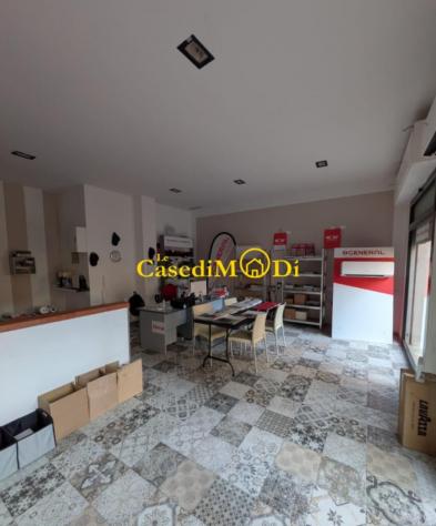 locale commerciale in vendita a Livorno in zona Centro Città