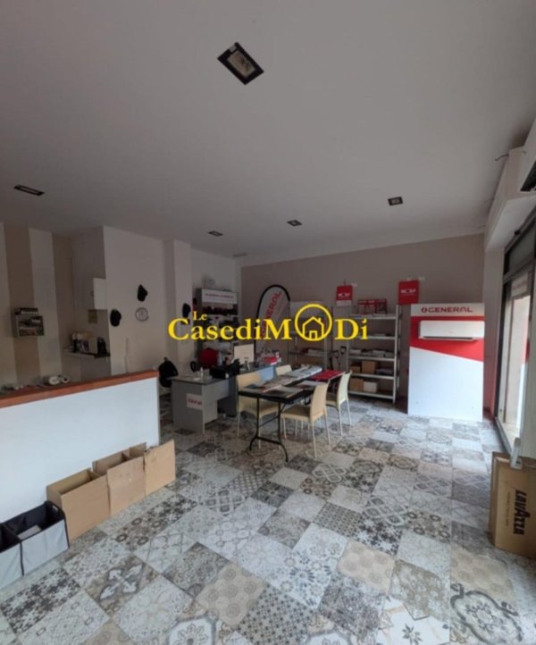 locale commerciale in vendita a Livorno in zona Centro Città