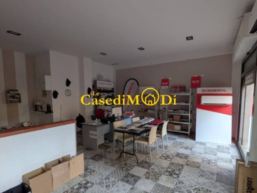 negozio in vendita a Livorno in zona Centro Città