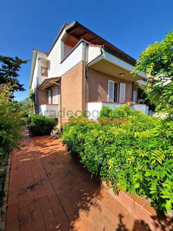 casa indipendente in vendita a Livorno in zona Limoncino