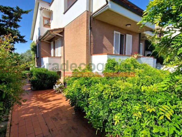 casa indipendente in vendita a Livorno in zona Montenero