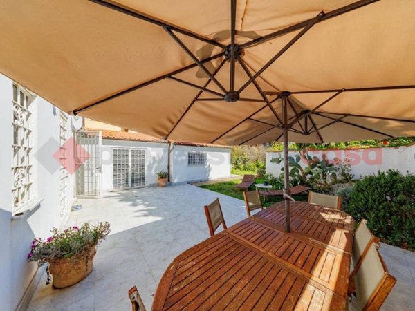 casa indipendente in vendita a Livorno in zona Ardenza