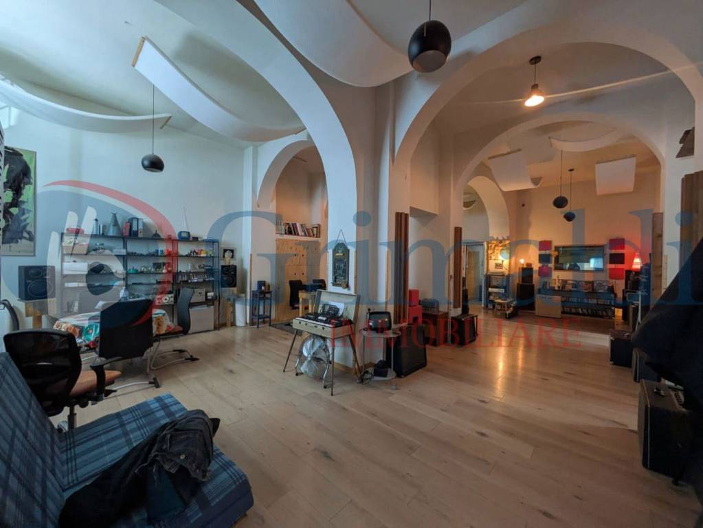 locale commerciale in vendita a Livorno