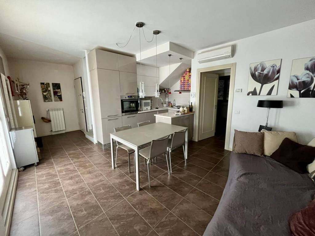 appartamento in vendita a Livorno in zona Montenero