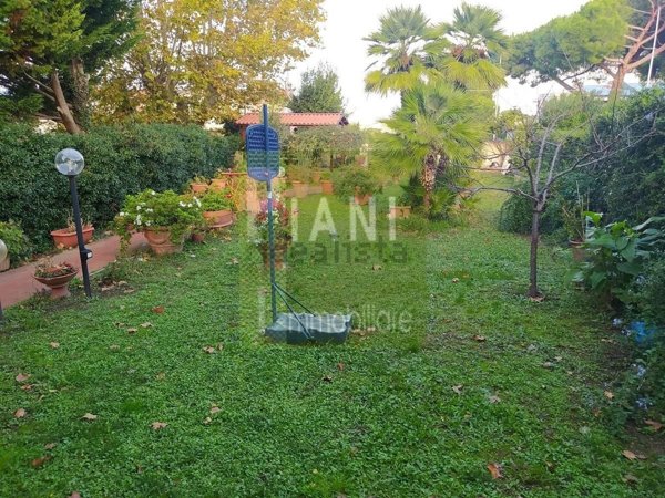 casa indipendente in vendita a Livorno in zona Montenero