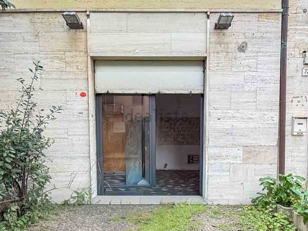 locale commerciale in vendita a Livorno