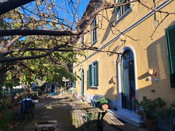 casa indipendente in vendita a Livorno in zona Montenero